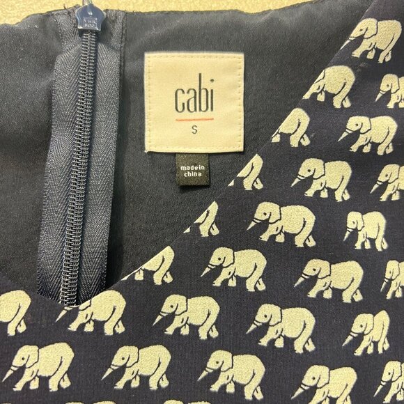 Cabi 5345 Elephant Parade Blouse Navy Size Small - Picture 7 of 7